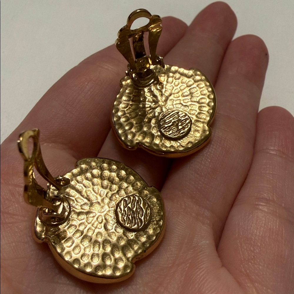 Gold-Frame Abalone Shell Stud Clip on Earrings - Picture 11 of 14